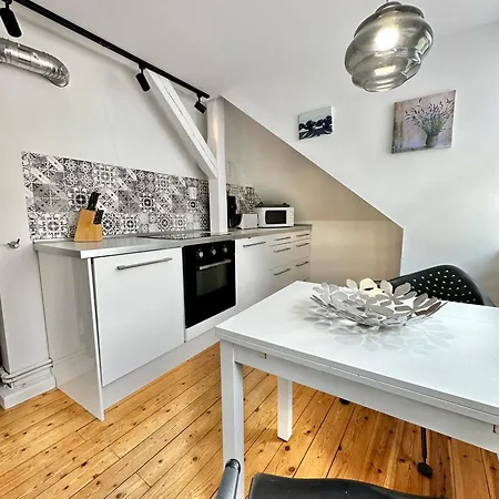 Schoenes City-apartment Mit 2 Schlafzimmer, Parkplatz, Ruhig Und Hell, D46-dg Lägenhet Oldenburg