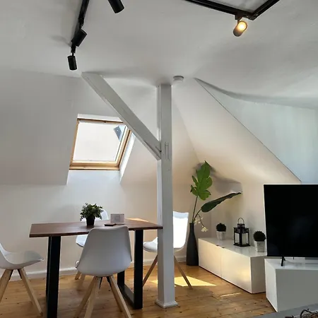Schoenes City-apartment Mit 2 Schlafzimmer, Parkplatz, Ruhig Und Hell, D46-dg *