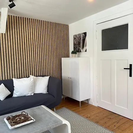 Schoenes City-apartment Mit 2 Schlafzimmer, Parkplatz, Ruhig Und Hell, D46-dg