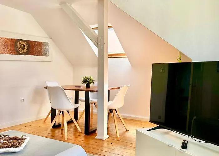 Daire Schoenes City-apartment Mit 2 Schlafzimmer, Parkplatz, Ruhig Und Hell, D46-dg