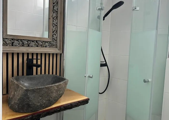 Schoenes City-apartment Mit 2 Schlafzimmer, Parkplatz, Ruhig Und Hell, D46-dg Daire