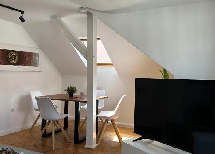 Daire Schoenes City-apartment Mit 2 Schlafzimmer, Parkplatz, Ruhig Und Hell, D46-dg